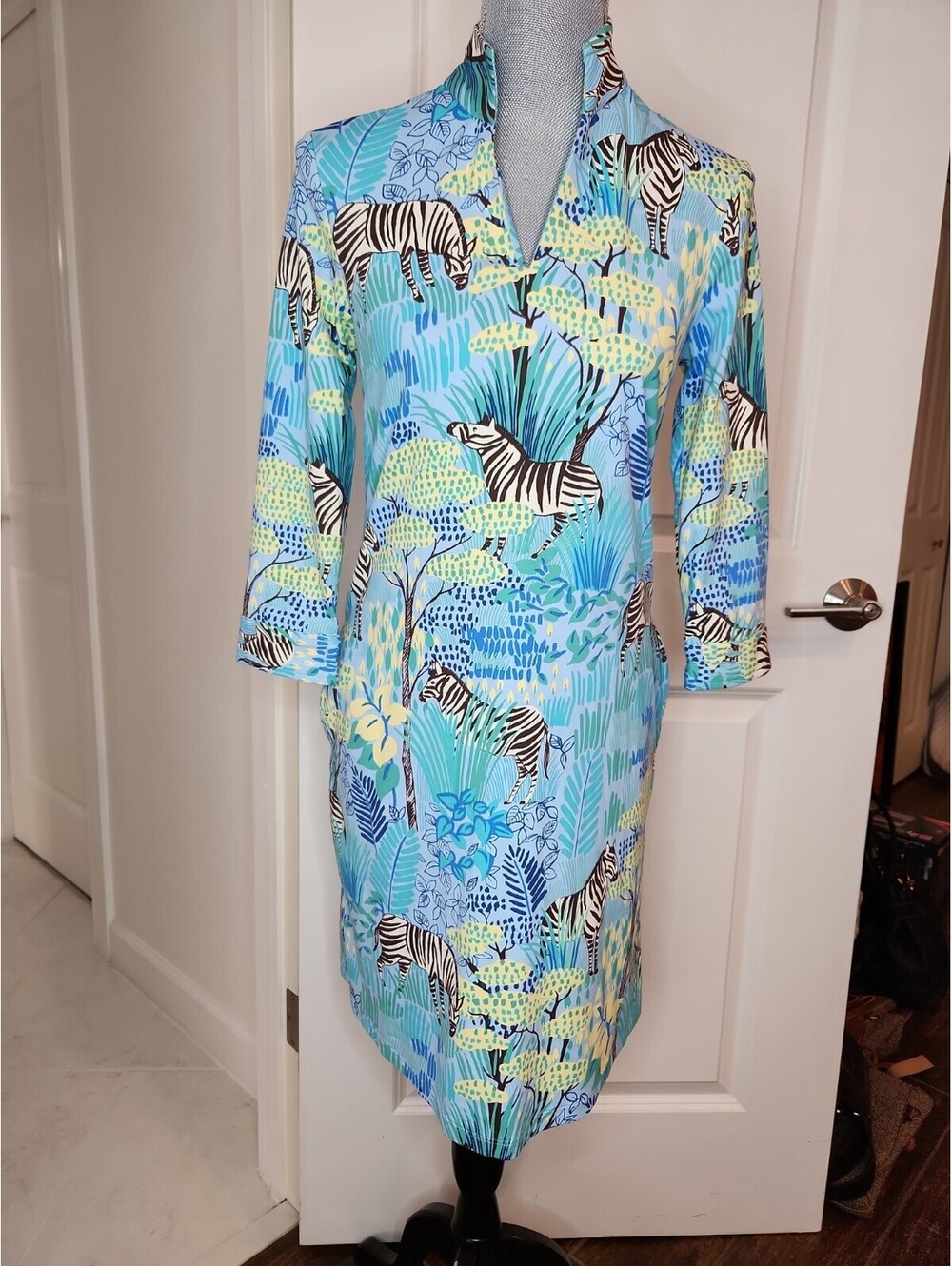 J McLaughlin Dress Women's Sz XS Sheath Zebra Stretch 3/4 LS Preppy Resort RARE!